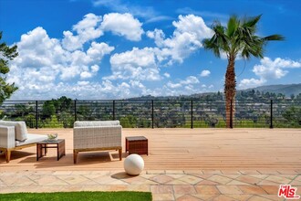 4534 Totana Dr in Los Angeles, CA - Foto de edificio - Building Photo