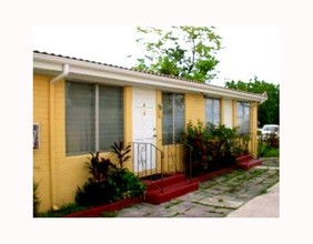 266 Canal St in Miami Springs, FL - Building Photo - Building Photo