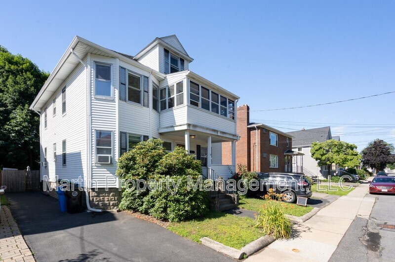 27 Grant Ave in Belmont, MA - Foto de edificio