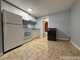 890 Huntington Ave, Unit 1 in Boston, MA - Building Photo