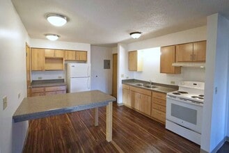 Rolling Hills Apartments in St. Paul, MN - Foto de edificio - Building Photo