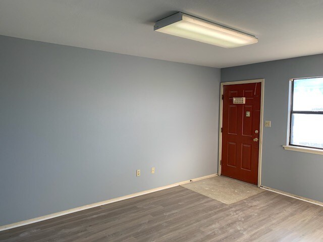1931 W Deane St in Fayetteville, AR - Building Photo