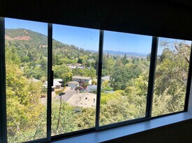 12 Hepburn Heights Rd, Unit B in San Rafael, CA - Building Photo