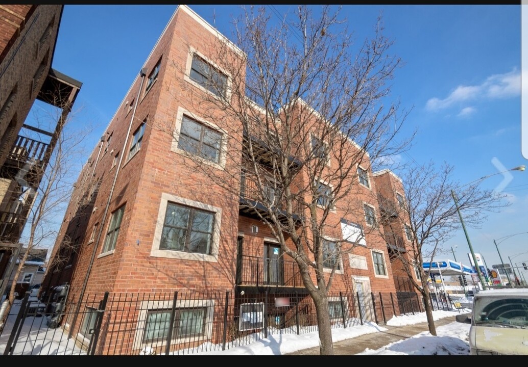 4812 W Montrose Ave, Unit 203 in Chicago, IL - Building Photo