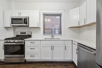 1338 W Hollywood Ave in Chicago, IL - Building Photo - Building Photo