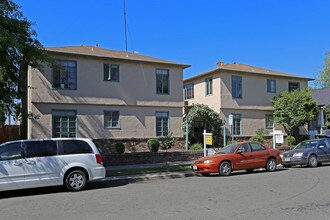 Carol Manor in Sacramento, CA - Building Photo - Building Photo