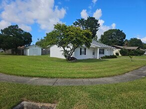 1895 Big Oak Dr in South Daytona, FL - Building Photo - Building Photo