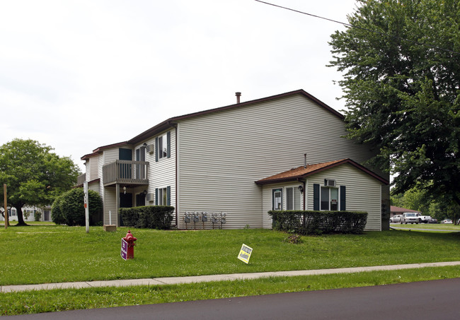 Riverside Apartments in Dowagiac, MI - Building Photo - Building Photo