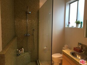 326 Indiana Ave-Unit -A in Los Angeles, CA - Foto de edificio - Building Photo