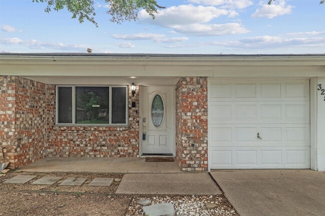325 Belmont Dr in Hurst, TX - Building Photo - Building Photo