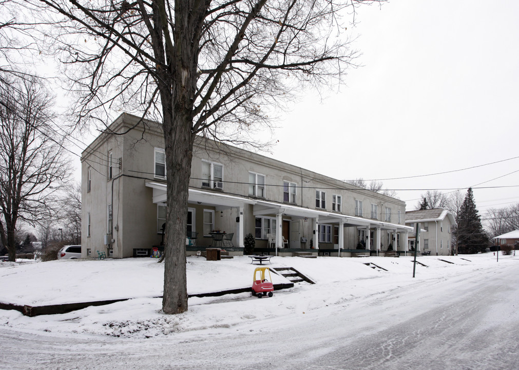 115-123 Louis Ave in Louisville, OH - Building Photo