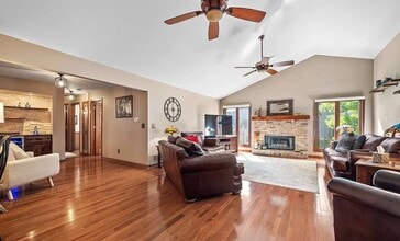 294 Berwick Dr in Aurora, IL - Building Photo - Building Photo