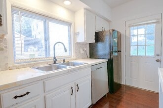 301 McLean St in Dupont, PA - Building Photo - Building Photo