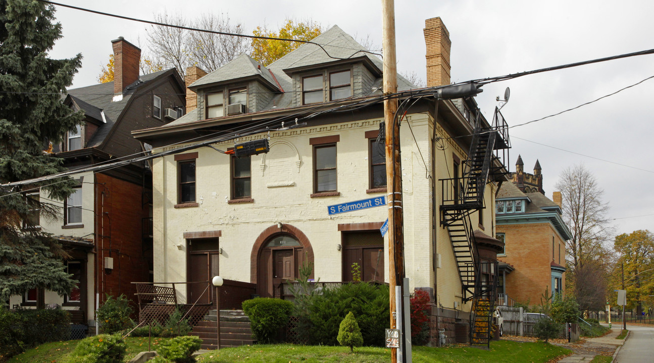 300 S Fairmount St in Pittsburgh, PA - Building Photo