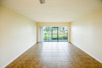 1060 Lotus Pkwy in Altamonte Springs, FL - Foto de edificio - Building Photo