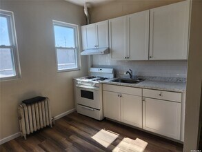 55 Roger Ave-Unit -49 in Inwood, NY - Foto de edificio - Building Photo