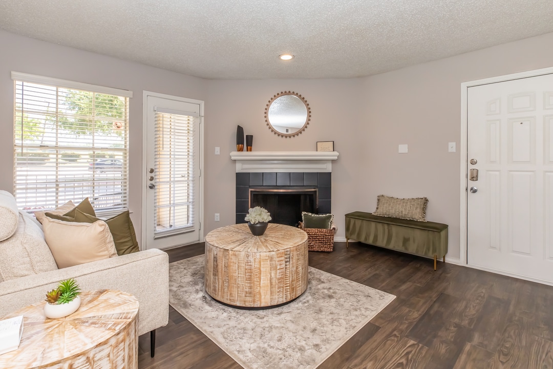 Eagle's Point Apartments in Fort Worth, TX - Building Photo