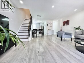 138 Jansen Ave in Kitchener, ON - Building Photo - Building Photo