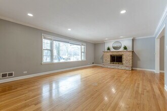 996 Castlegate Ct in Lake Forest, IL - Building Photo - Building Photo