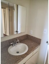 Hermitage in Valley Village, CA - Building Photo - Interior Photo