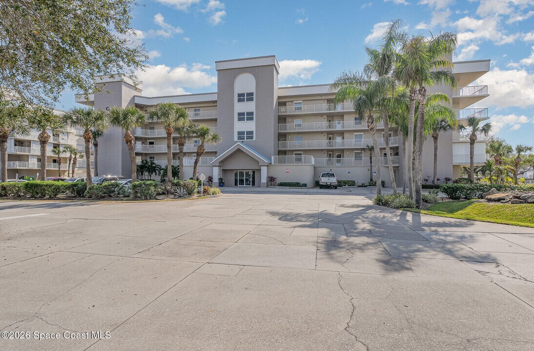 601 Shorewood Dr in Cape Canaveral, FL - Building Photo