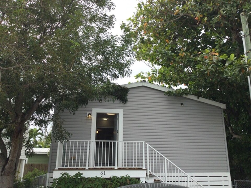 61 Ed Swift Rd in Key West, FL - Building Photo