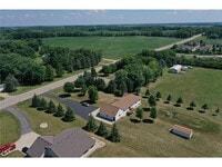 526 County Rd 9 SE photo'