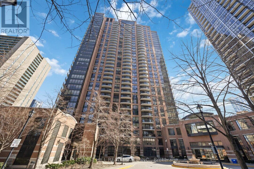 33-933 Sheppard Ave E in Toronto, ON - Building Photo