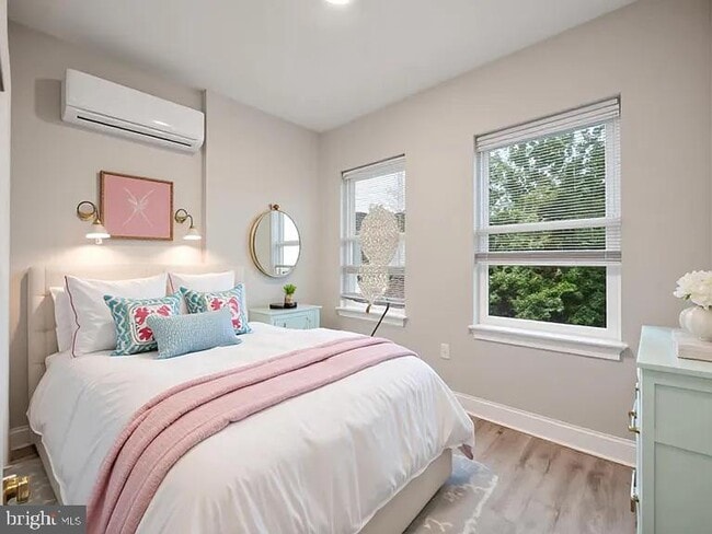 1236 W Airdrie St in Philadelphia, PA - Foto de edificio - Building Photo