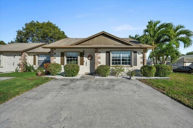 102 Doe Trail in Jupiter, FL - Building Photo - Building Photo