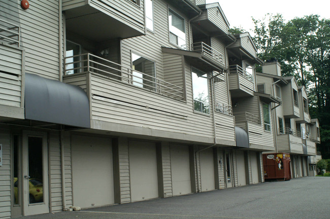 Newport On The Park in Bellevue, WA - Building Photo - Building Photo