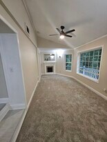 27 E Ave, Unit B in Lake Oswego, OR - Building Photo