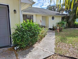 385 Toledo St in Sebastian, FL - Building Photo