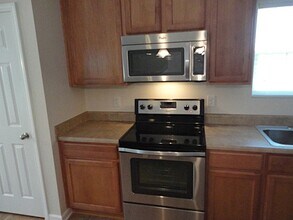 817 Redland Dr in McLeansville, NC - Building Photo - Building Photo