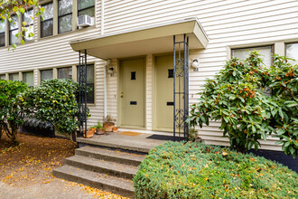 Cambridge Court in Portland, OR - Foto de edificio - Building Photo