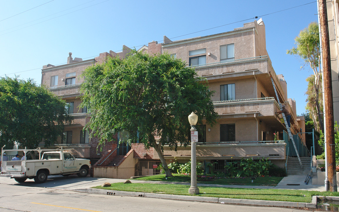 Dicken's Court in Sherman Oaks, CA - Foto de edificio