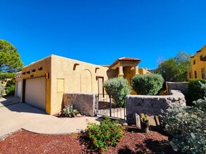 2050 Pinecone Way in Las Cruces, NM - Building Photo - Building Photo