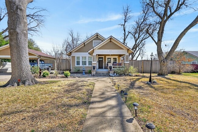 212 N Grand Ave in Waxahachie, TX - Building Photo - Building Photo