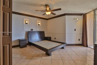 10700 SW 108th Ave in Miami, FL - Building Photo - Building Photo