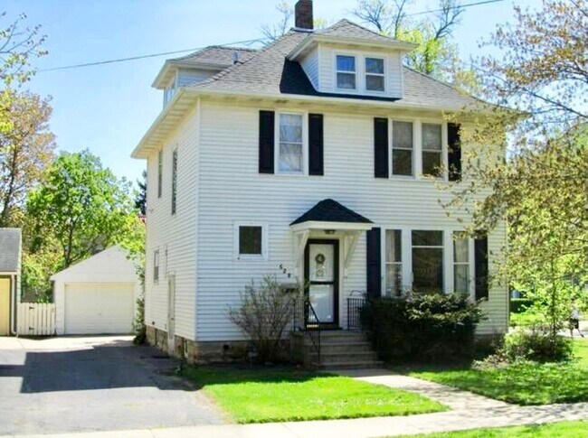 property at 628 7th St SW