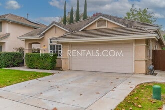 1582 Peony Dr in Tracy, CA - Building Photo - Building Photo