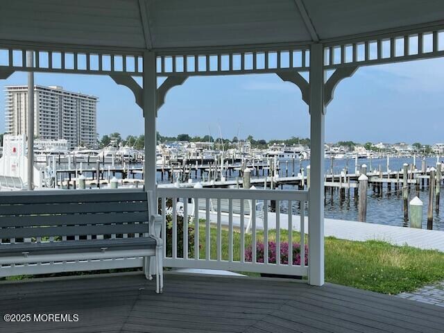 175 Wharfside Dr in Monmouth Beach, NJ - Foto de edificio - Building Photo