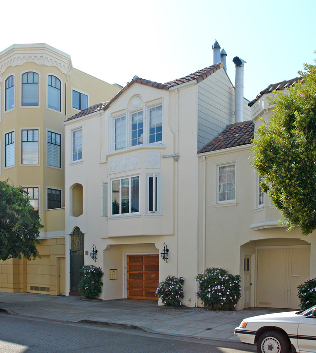 2123-2125 Beach St in San Francisco, CA - Foto de edificio - Building Photo