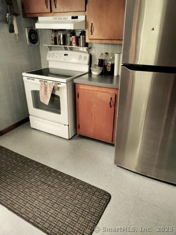 1 1/2 Highland Ave in Vernon, CT - Building Photo
