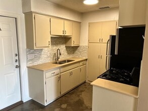 8005 Pinedale Cove in Austin, TX - Building Photo - Building Photo