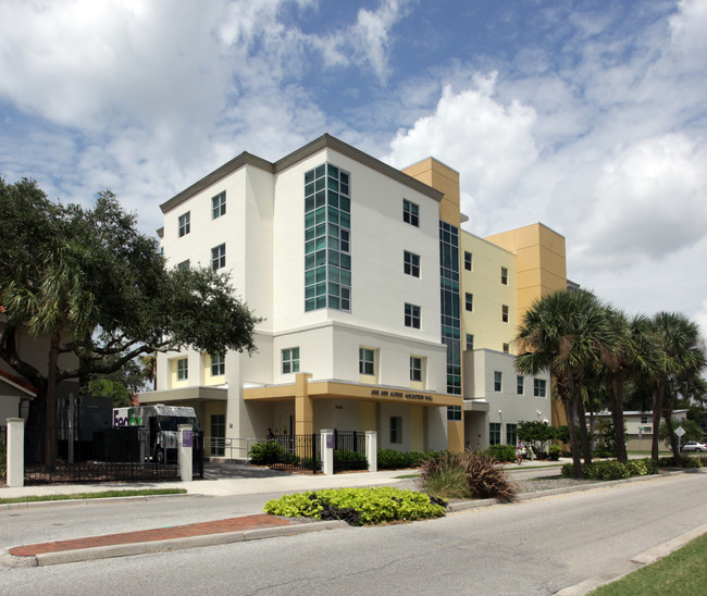 Goldstein Hall in Sarasota, FL - Building Photo - Building Photo