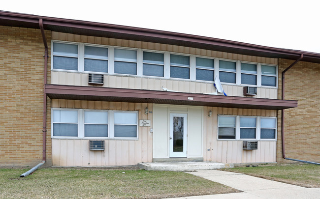 Pleasant Plaza in Racine, WI - Foto de edificio - Building Photo