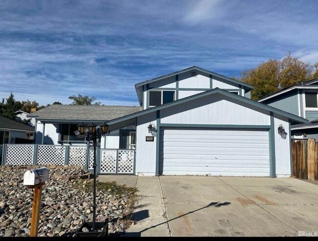 1908 Pinewood Dr