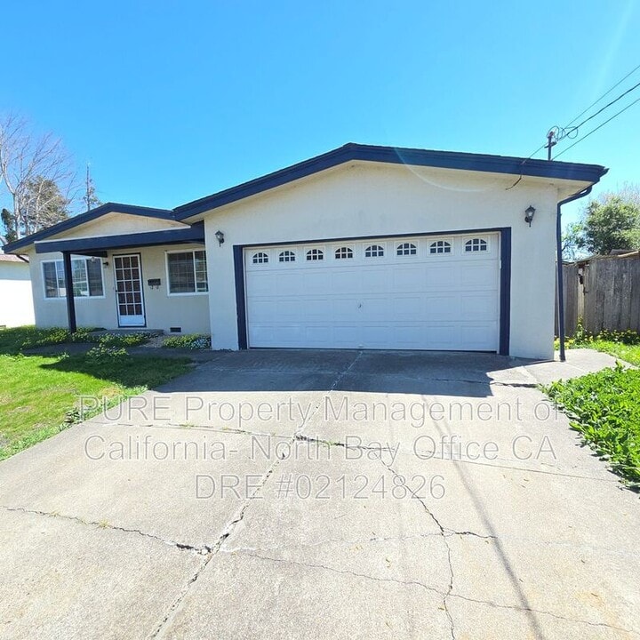 1520 Joan Dr in Petaluma, CA - Building Photo