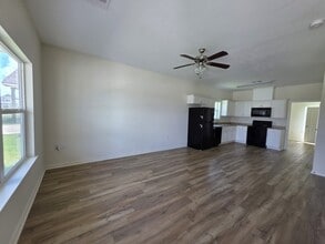 110 Cardinal St in Schulenburg, TX - Building Photo - Building Photo
